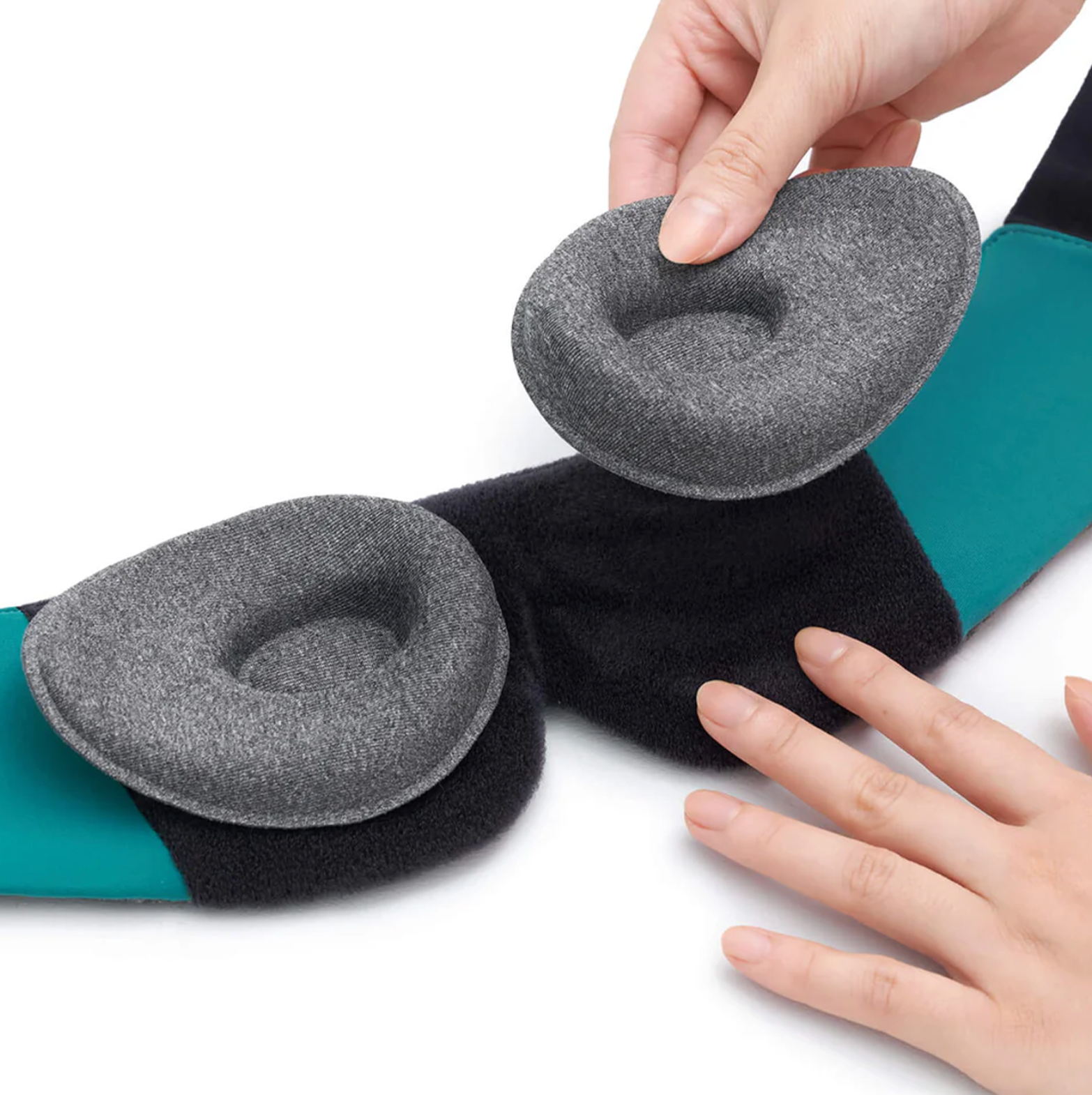 Sleeping mask with bluetooth tracking